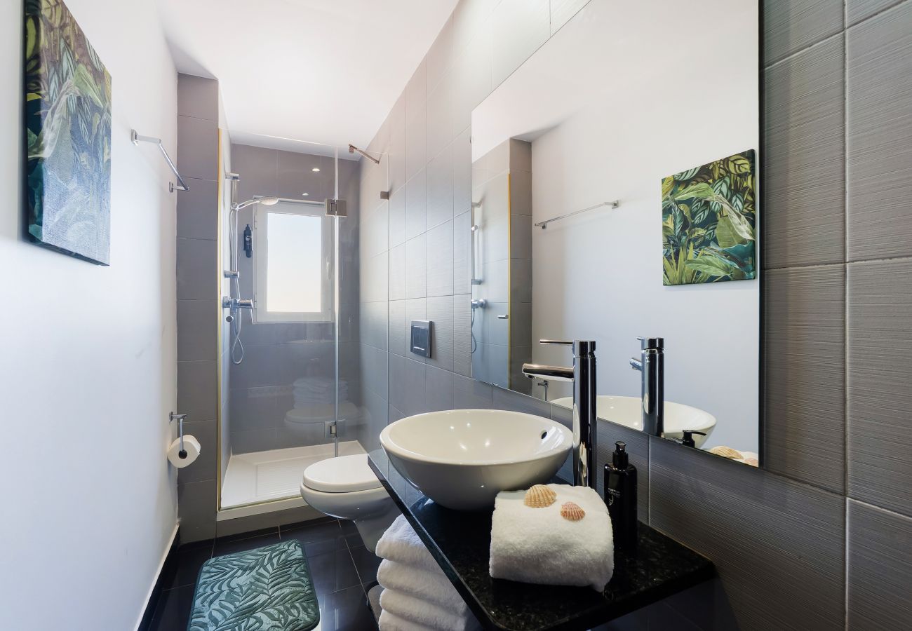 Villa in Armação de Pêra - New Listing | Exclusive Ocean View Villa | 2Min to Beach