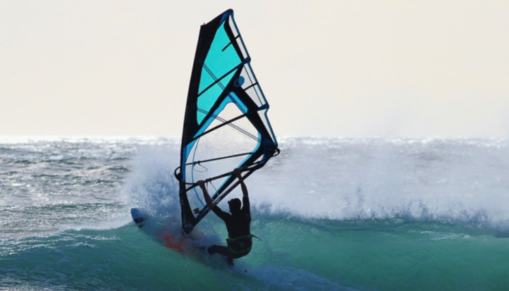 atividades com vento e ondas no algarve